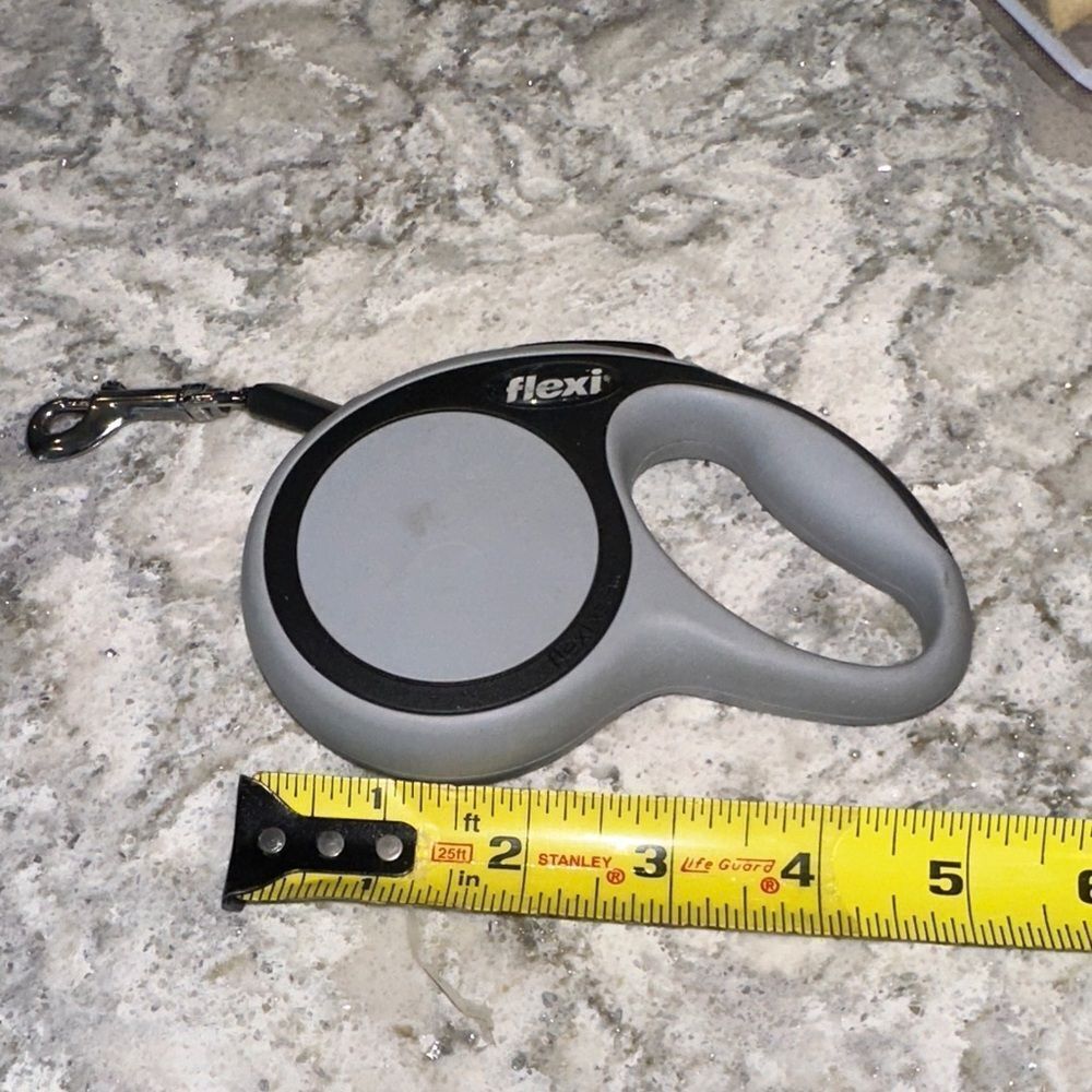 ⚫ Flexi Retractable Dog Leash – Gray/Black, Small Dogs up to 26 lbs